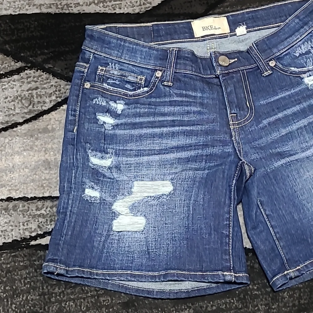 BKE DISTRESSED DENIM JEAN SHORTS